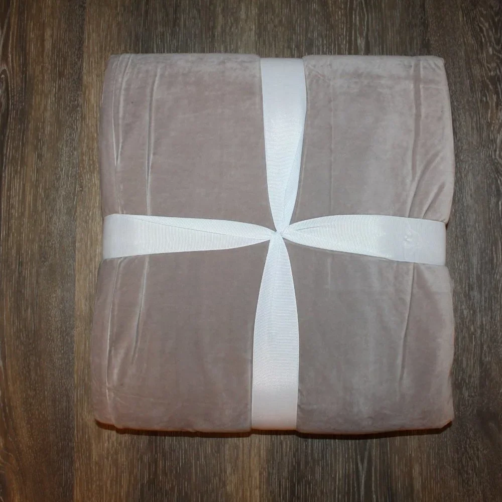NWT UGG SHERPA 50 X 70 THROW OYSTER TAN‎
